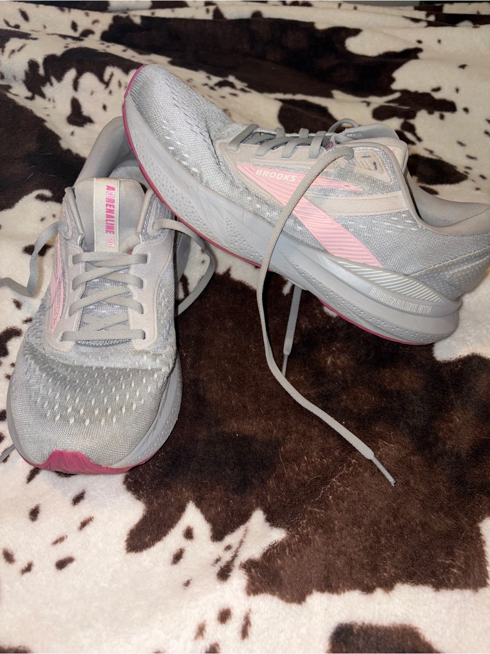 Brooks Women's Running Shoes - Light Gray and Pink sz 9.5